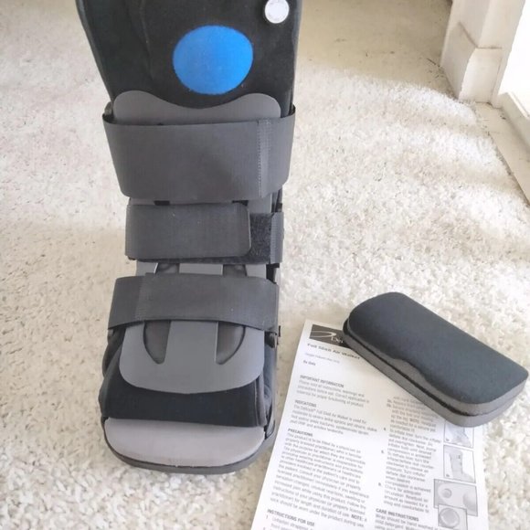 DeRoyal Short Air Pump Walking Boot - Picture 1 of 13